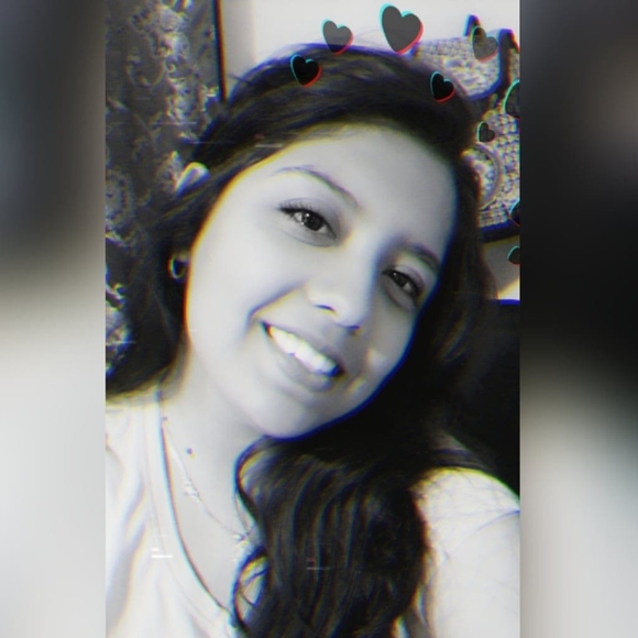 Meet your Posher, Gloria - Picture 1 of 1